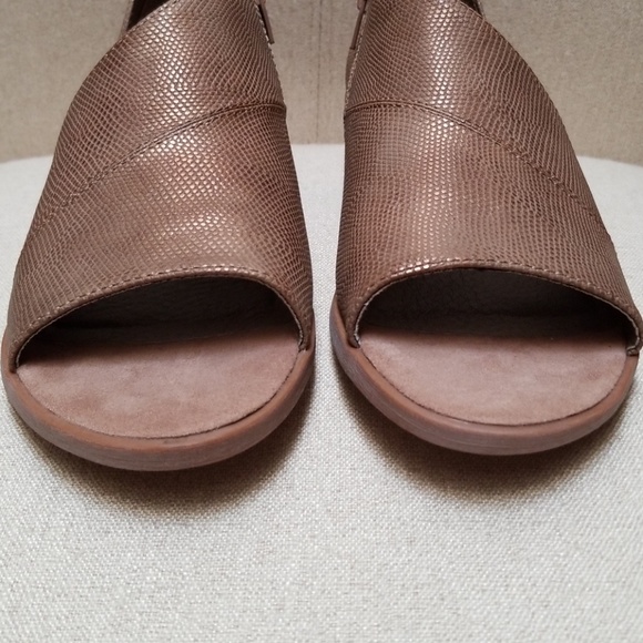 *LAST ONE*Bare Traps Sedina Sandals - Picture 5 of 8